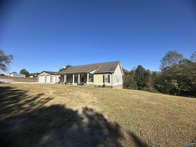 /international/us/360-county-road-1740-holly-pond-al-110095374764/