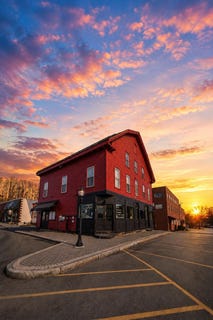 /international/us/46-center-street-brewer-me-110120582150/