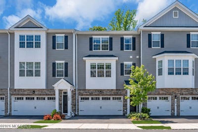 /international/us/106-arose-lane-middletown-nj-110108380464/
