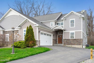 /international/us/2-vista-court-clifton-park-ny-110107313192/