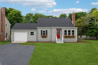/international/us/54-n-ocean-avenue-center-moriches-ny-110109348169/