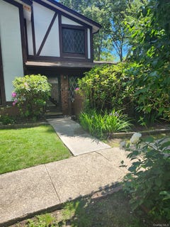 /international/us/415-clubhouse-court-coram-ny-110108411047/