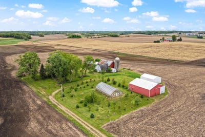 /international/us/8349-w-mineral-point-road-cross-plains-wi-110108332674/