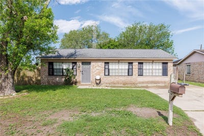 /international/us/1105-gillette-street-kingsville-tx-110107953817/