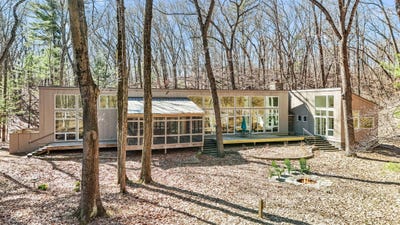 /international/us/4249-lake-road-stevensville-mi-110107231527/