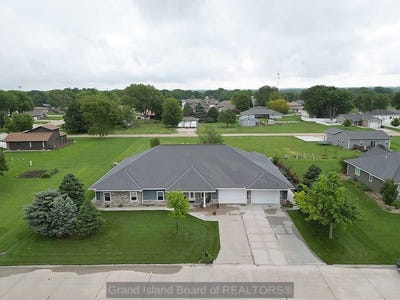 /international/us/220-taylor-street-st-paul-ne-110099857977/