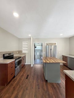 /international/us/514-east-front-avenue-stockton-il-110110404236/
