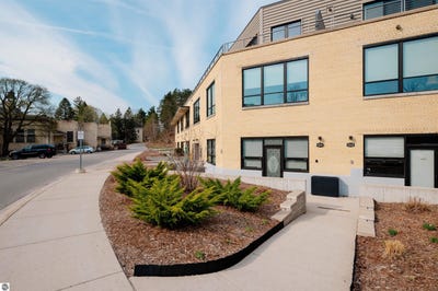 /international/us/820-14-red-drive-traverse-city-mi-110107283260/