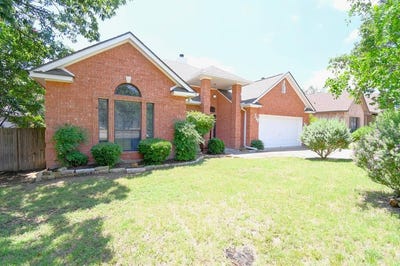/international/us/719-oak-hollow-dr-kerrville-tx-110107687170/