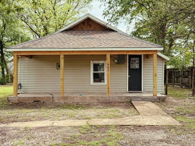 /international/us/802-s-main-avenue-bolivar-mo-110107612042/