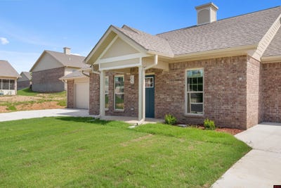 /international/us/2019-silver-bay-court-mountain-home-ar-110100344984/
