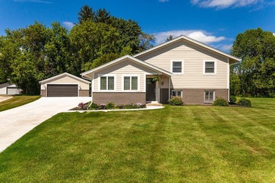 /international/us/n20w28282-oakton-rd-pewaukee-wi-110108222469/