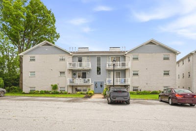 /international/us/17-warren-lodge-court-cockeysville-md-110108359695/