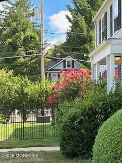 /international/us/124-mclaren-street-red-bank-nj-110108475250/