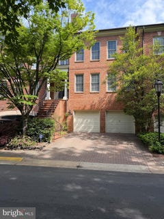/international/us/2007-mayfair-mclean-court-falls-church-va-110108018568/