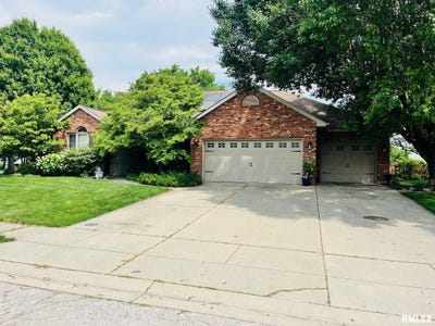/international/us/38-maplehurst-drive-rochester-il-110108397881/