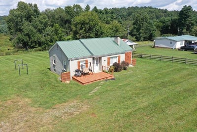 /international/us/8075-pipers-gap-rd-galax-va-110119490036/