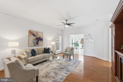 /international/us/8932-pink-carnation-court-lorton-va-110108281715/