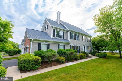 /international/us/225-colt-street-pennington-nj-110108238942/