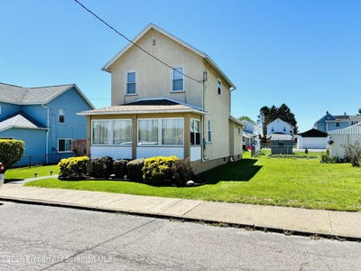 /international/us/138-e-grace-street-old-forge-pa-110108099343/