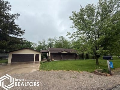 /international/us/3122-holiday-lane-brooklyn-ia-110099603428/