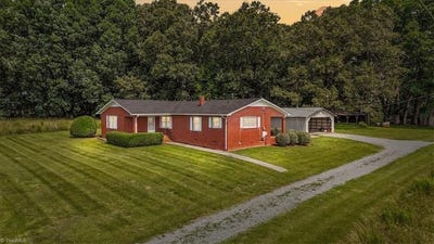 /international/us/6277-bennett-road-seagrove-nc-110099954688/