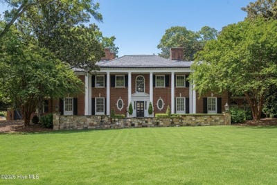 /international/us/1010-e-rock-spring-road-greenville-nc-110108140248/