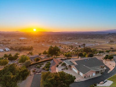 /international/us/1804-big-sky-rd-ramona-ca-110101330206/