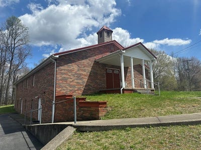 /international/us/2569-summerlee-road-oak-hill-wv-110101634783/