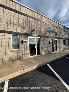 /international/us/3400-state-route-35-hazlet-nj-110107050095/