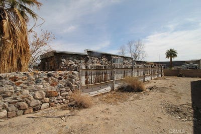 /international/us/1233-desert-drive-needles-ca-110093409785/