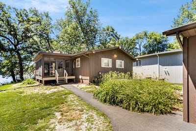 /international/us/407-holiday-drive-lake-holiday-il-110109002679/