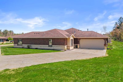 /international/us/1901-bluebell-lane-stevens-point-wi-110107993581/
