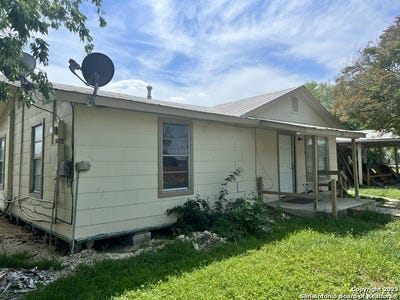 /international/us/1714-constantinople-st-castroville-tx-110095952612/