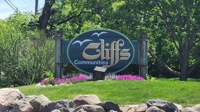 /international/us/804-cliffs-drive-ypsilanti-mi-110108378475/