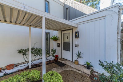 /international/us/408-hollyhill-lane-denton-tx-110105318307/
