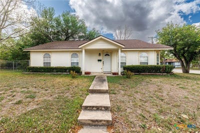/international/us/806-saint-michael-street-gonzales-tx-110106803283/