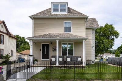 /international/us/223-e-michigan-avenue-pontiac-il-110108472755/