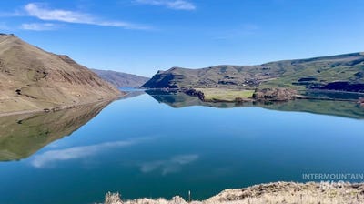 /international/us/925-westlake-road-clarkston-wa-110094540149/