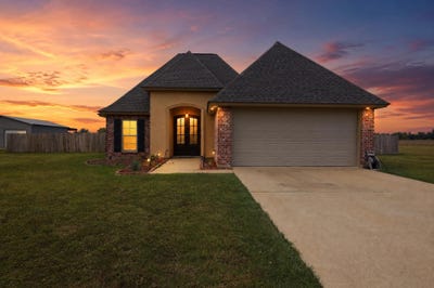 /international/us/337-riverview-drive-natchez-la-110120133753/