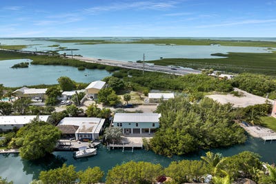 /international/us/49-blue-water-drive-saddlebunch-fl-110120515809/
