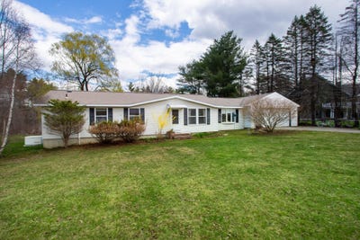 /international/us/52-sanborn-road-east-kingston-nh-110107464159/
