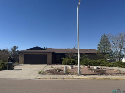 /international/us/703-hospital-drive-gallup-nm-110108029866/