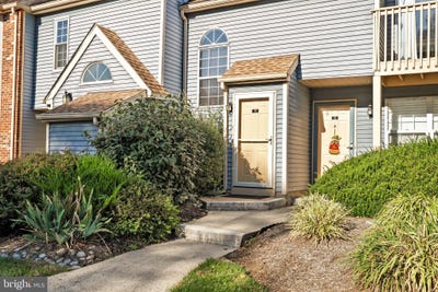/international/us/11-tilia-court-hamilton-nj-110120461880/