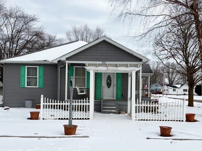 /international/us/200-n-henderson-street-kenney-il-110105389616/