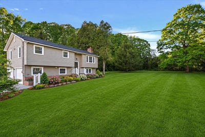 /international/us/513-canada-street-lake-george-ny-110108260197/