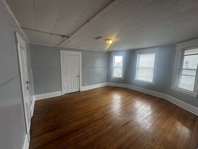 /international/us/15-dublin-lowell-ma-110107841381/