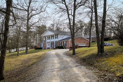 /international/us/1861-state-route-588-gallipolis-oh-110106219363/