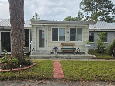 /international/us/38-2-e-pine-st-lanark-village-fl-110106059692/