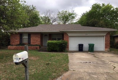 /international/us/1705-crescent-street-denton-tx-110108228681/